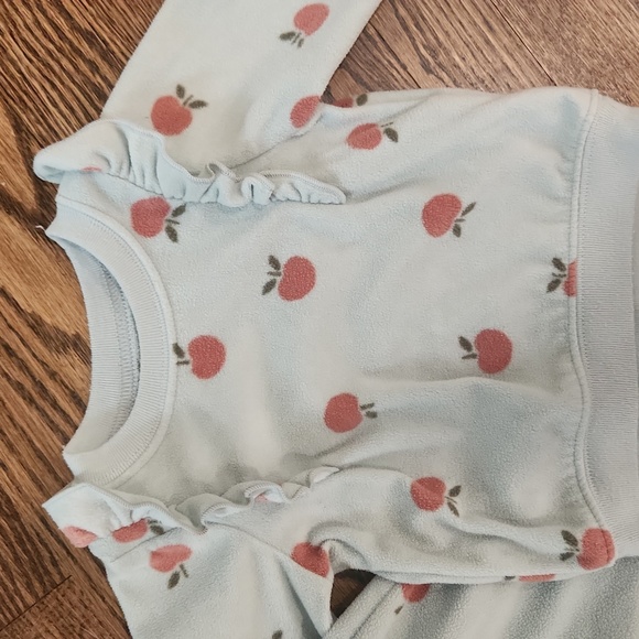 ๐5/25$ OR 7/30$ CARTERS Fleece Apple Outfit - Picture 2 of 3